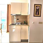 Dom نيوم